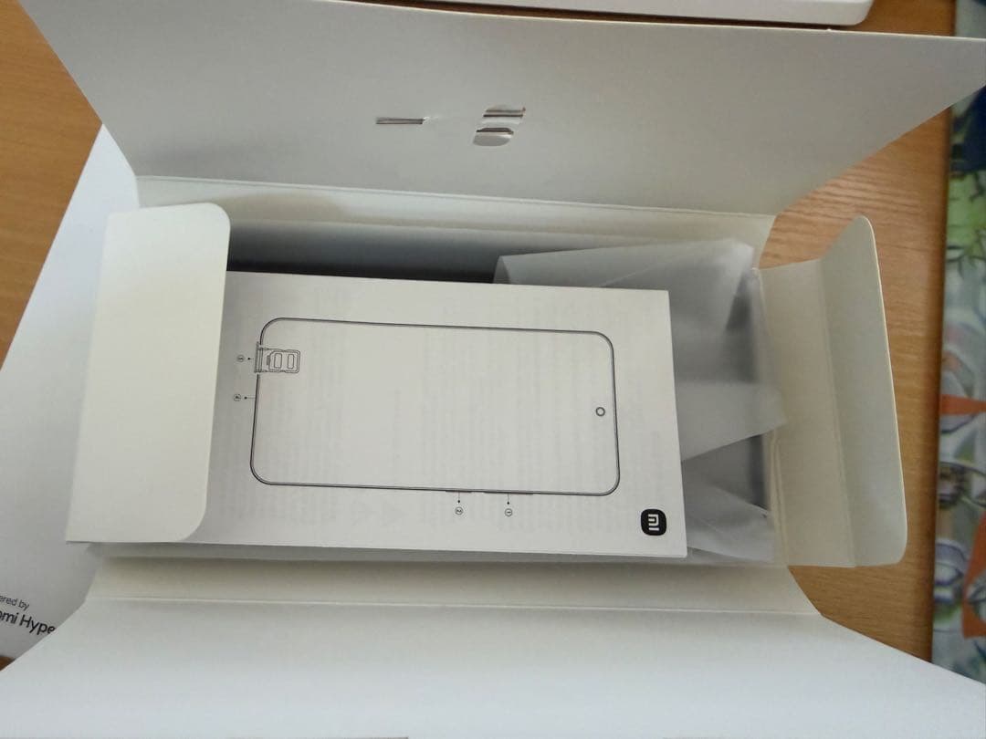 「美品」 Xiaomi 15 中国版 ホワイト 16GB/512GB
