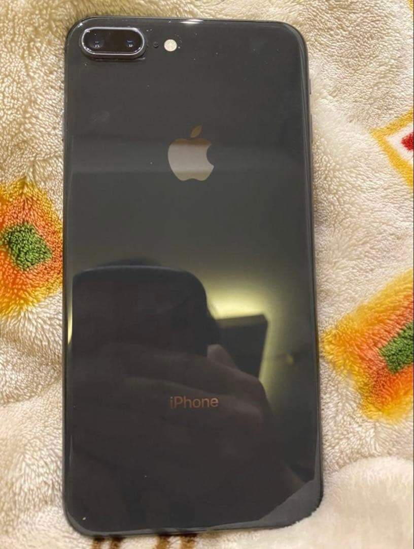 Apple iPhone 8 Plus スペースグレー　64G SIMフリー