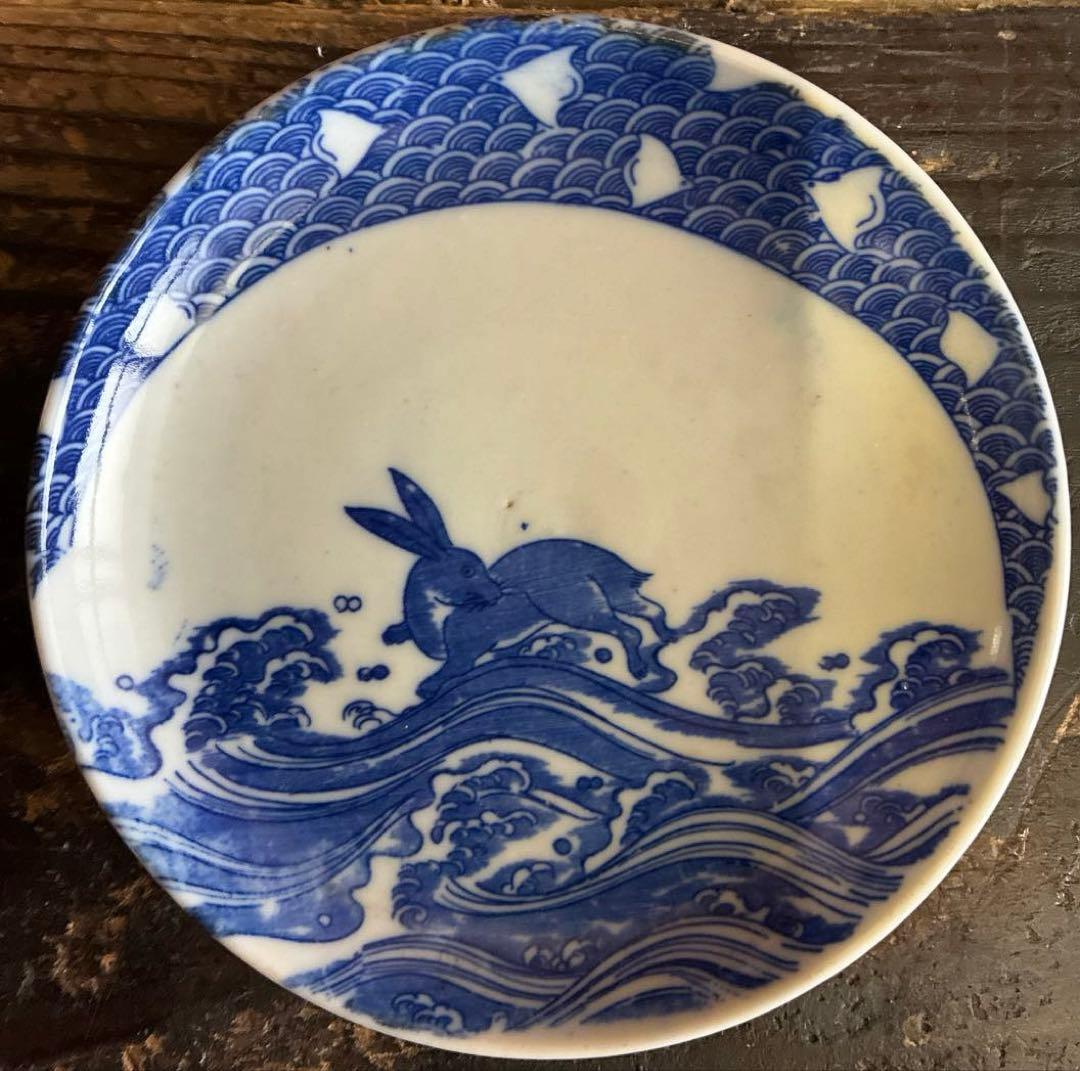 骨董　古伊万里　図変わり印判　人気図案　青海波千鳥　波乗り兎　小皿　手塩皿　１客