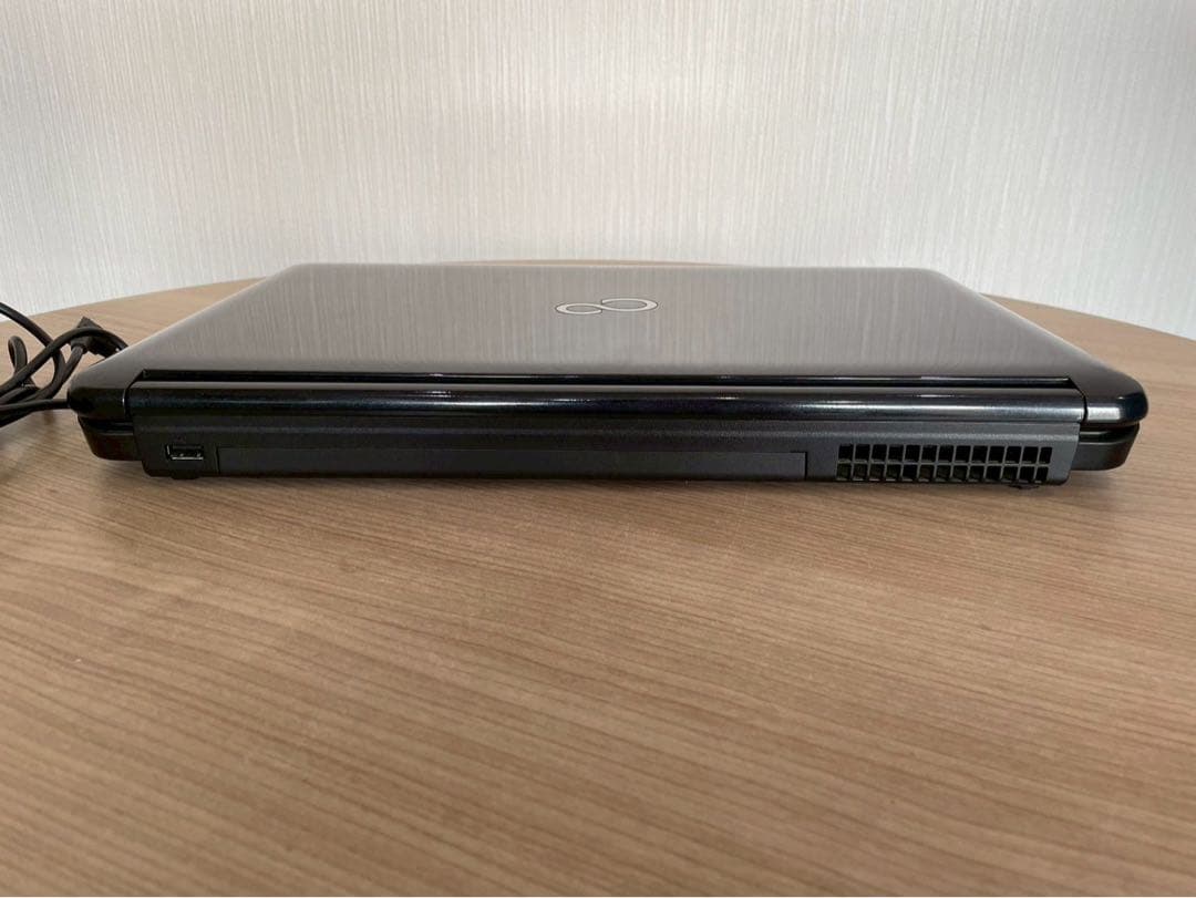 Fujitsu Lifebook Windowsノート本体 AH77/H