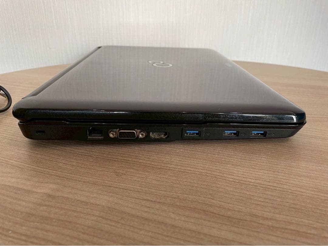 Fujitsu Lifebook Windowsノート本体 AH77/H