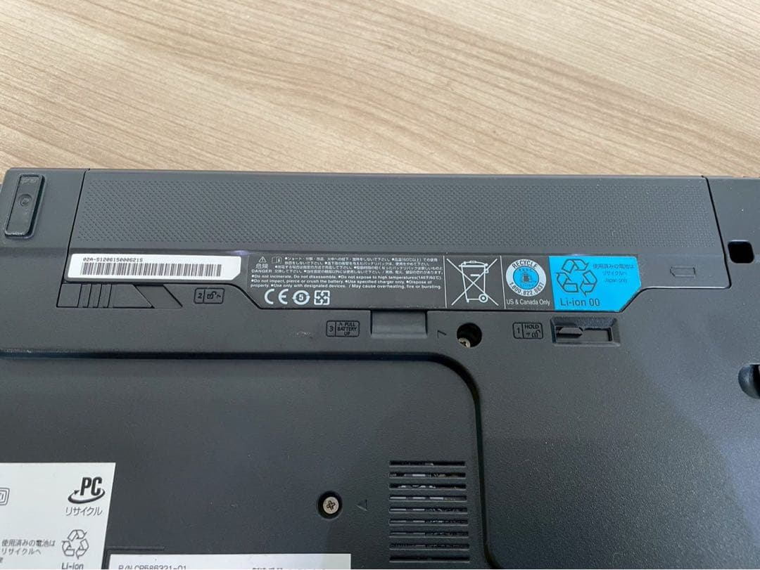 Fujitsu Lifebook Windowsノート本体 AH77/H