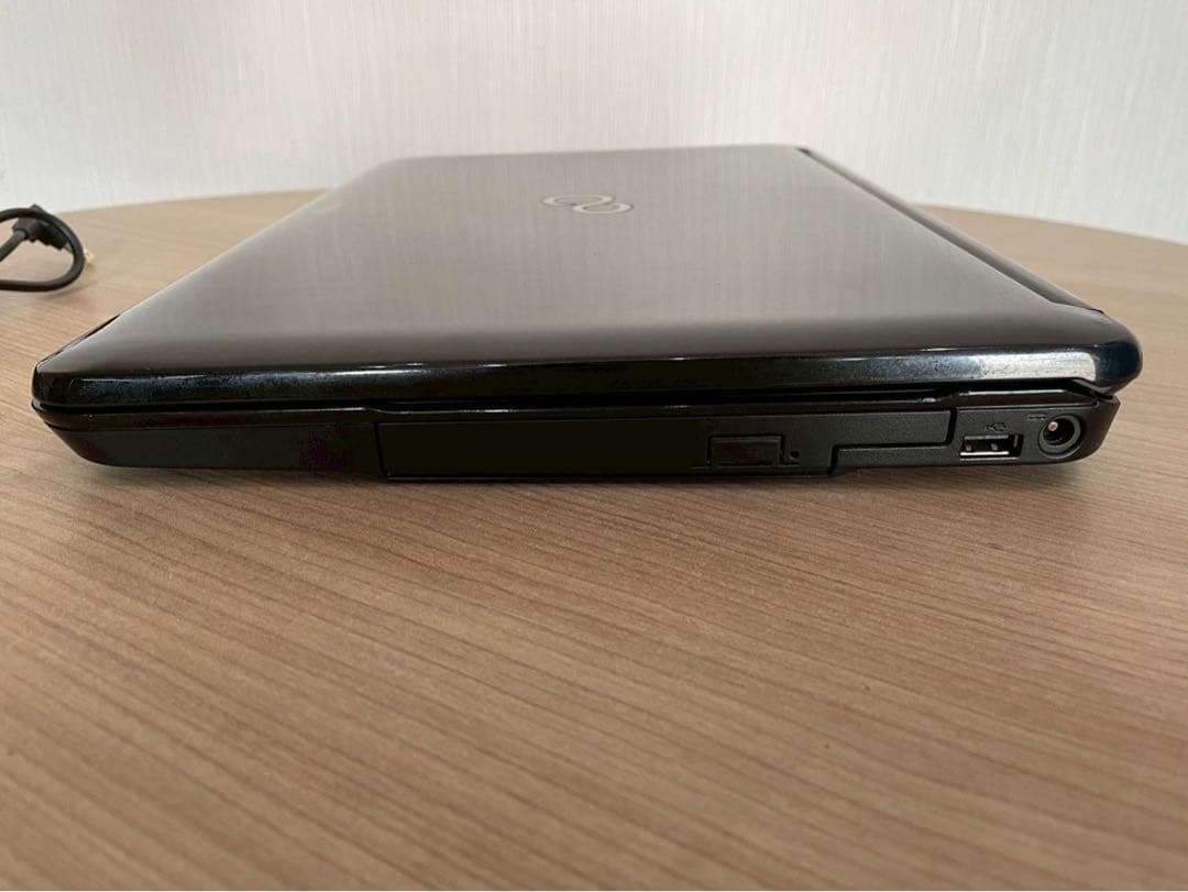 Fujitsu Lifebook Windowsノート本体 AH77/H