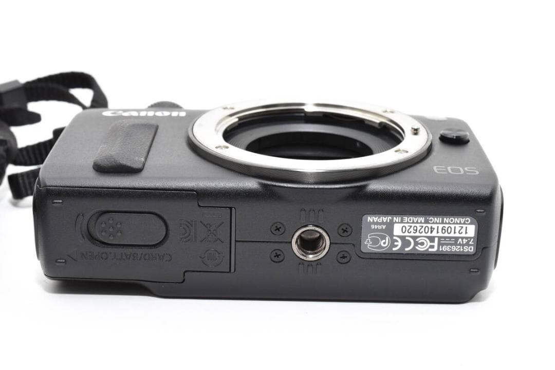 ■ ほぼ新品 元箱付 ■ キヤノン　Canon EOS M ダブルレンズキット