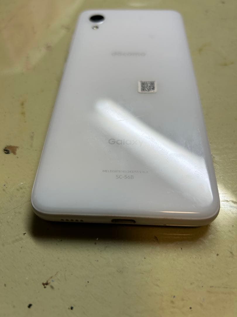 docomo GalaxyA225G SC-56Bスマートフォン本体　ホワイト