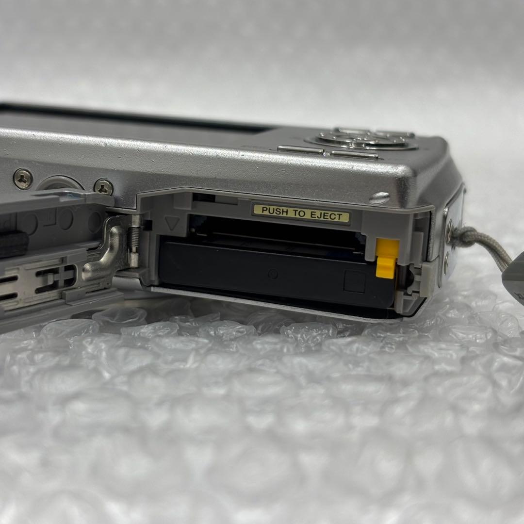 FUJIFILM FinePix F100fd﻿ コンパクトデジタルカメラ