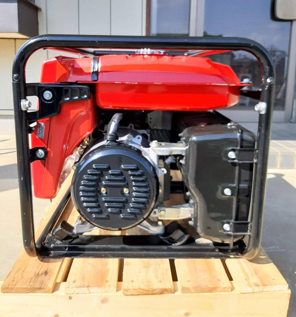 極上 HONDA EM4500S ポータブル発電機 4500W 災害　地震　安心