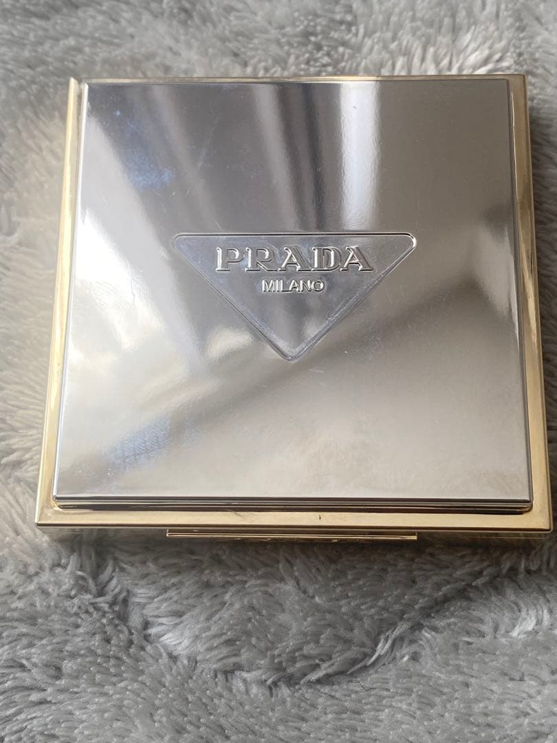 Prada アイシャドウ 08 パンジー