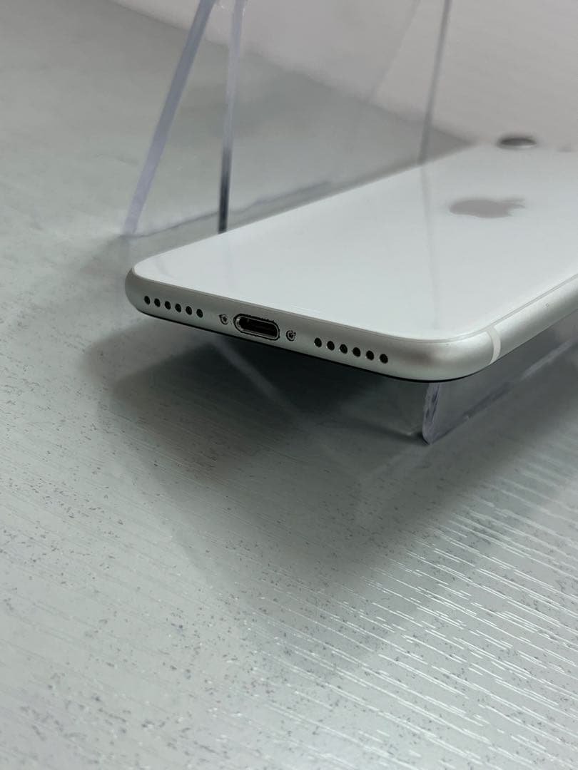 おまけ多数　iPhone SE 第2世代　64GB ホワイト　SIMフリー