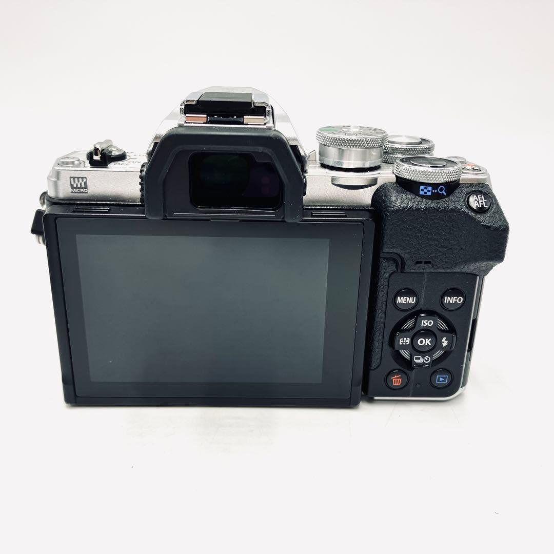 OLYMPUS OM-D E-M10 Mark IV EZ ダブルズームキット！