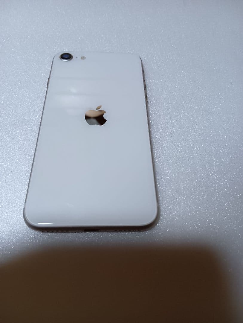 Apple iPhone se3 ホワイト 本体　中古品バッテリー100%