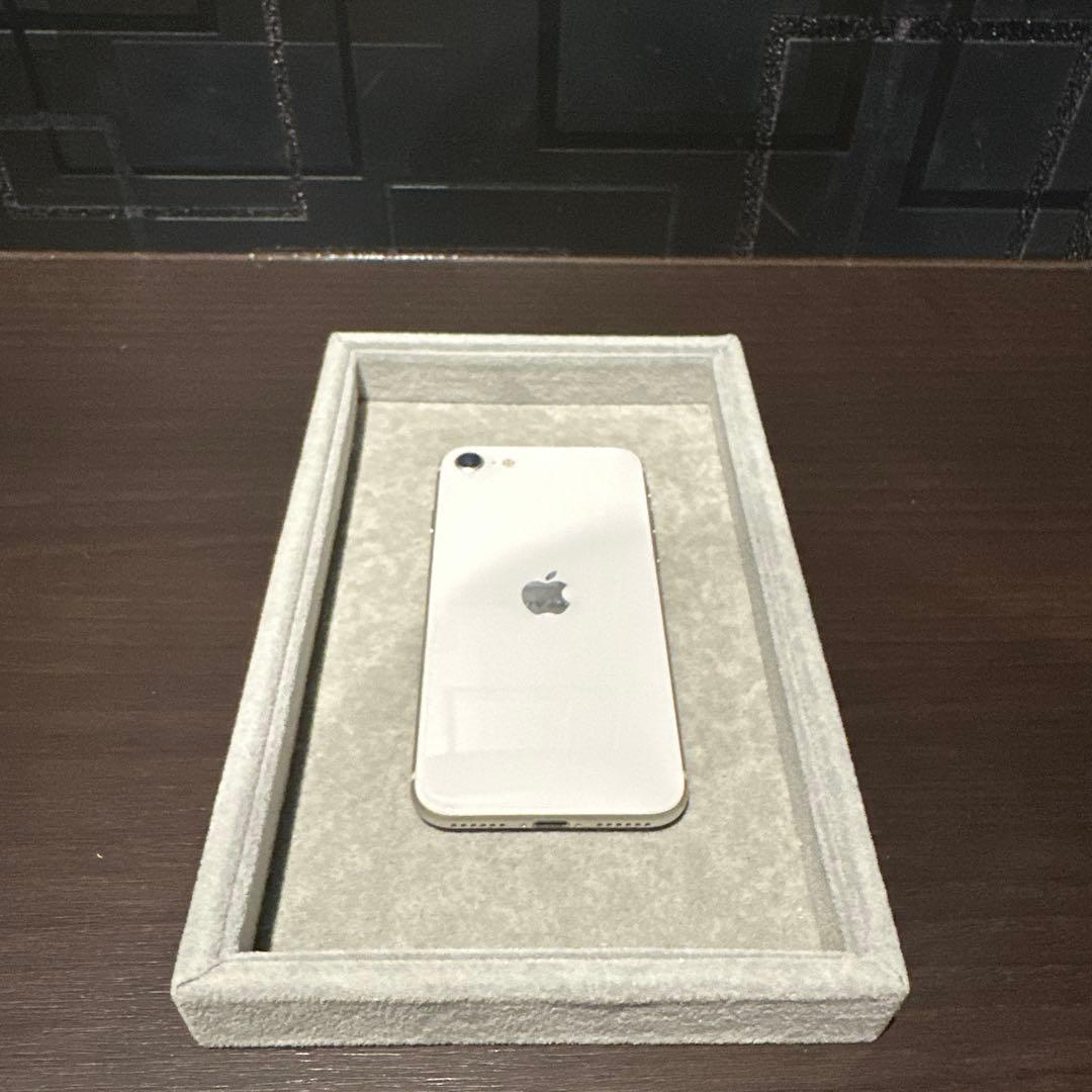 【美品】iPhone SE(第3世代) 64GB スターライト