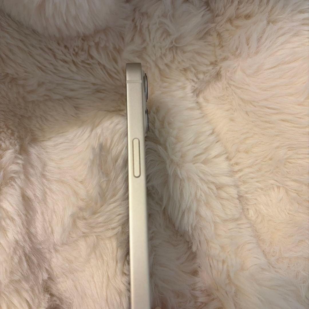 Apple iPhone 13 ホワイト(スマホカバー．充電ケーブル付き)