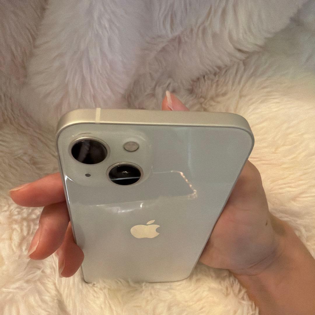 Apple iPhone 13 ホワイト(スマホカバー．充電ケーブル付き)