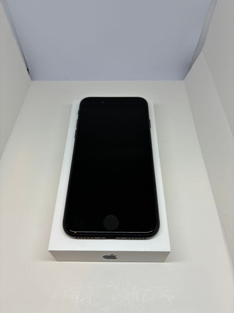【超美品】iPhone SE3 128GB 黒　SIMフリー　新品バッテリー