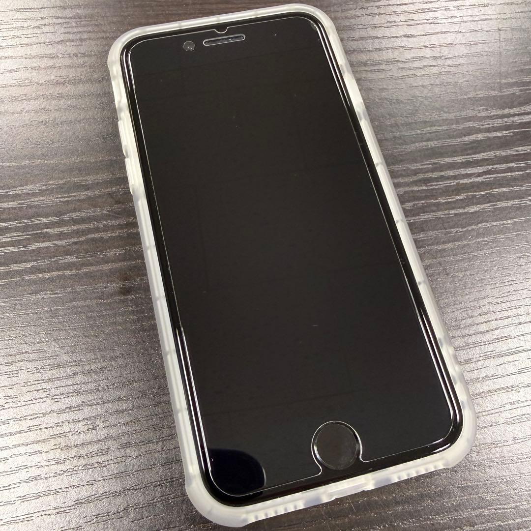 ①Apple iPhone SE (第3世代) ホワイト ケース付き
