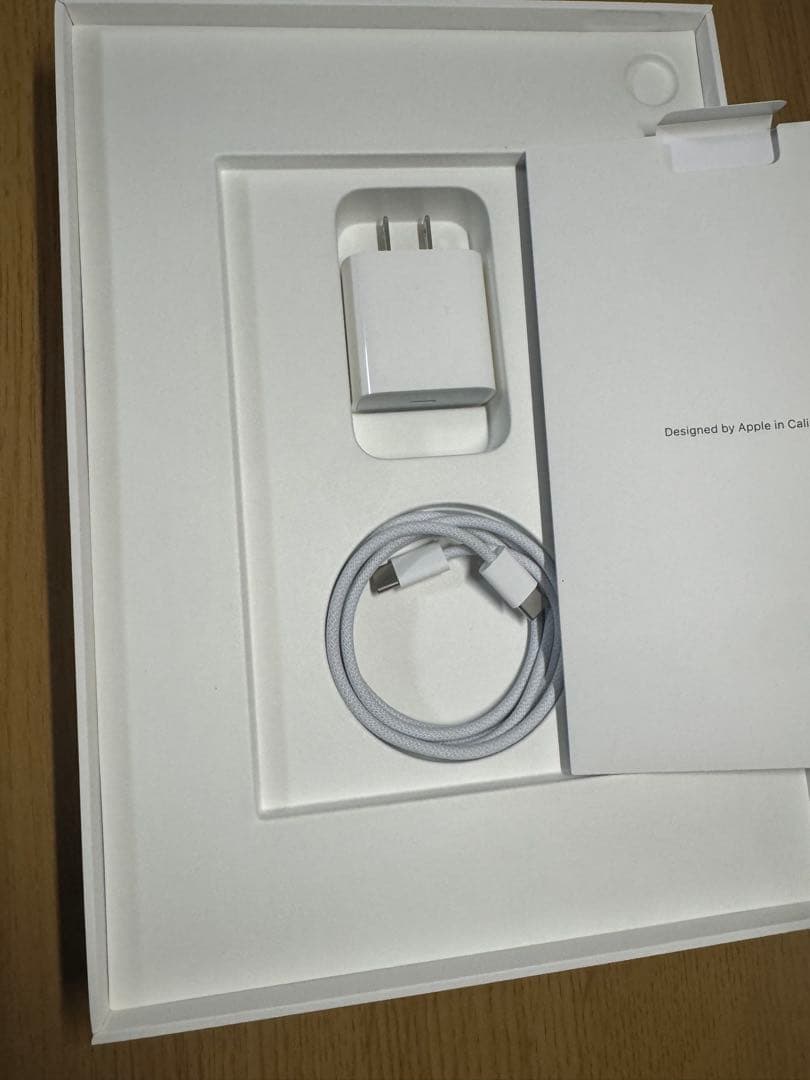 【極美品】iPad11世代【A16】128GBシルバー 本体