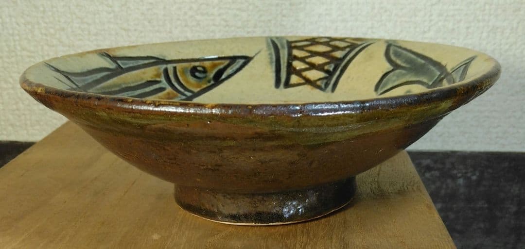 人間国宝 金城次郎 魚紋皿 栞 共箱 美品 壷屋焼 ｗ14.7cm やちむん