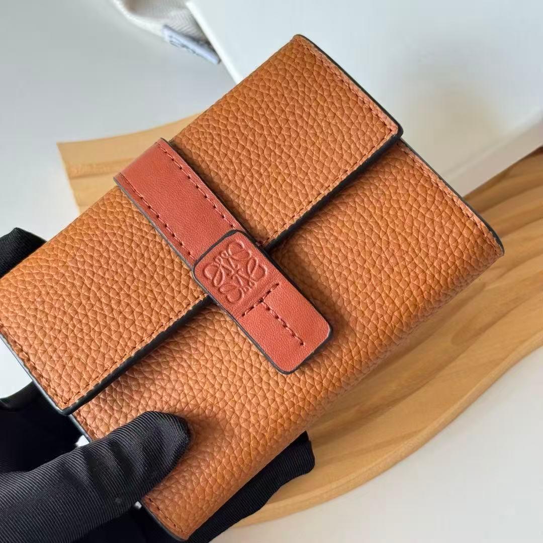 ロエベ ブラウン 三つ折り財布