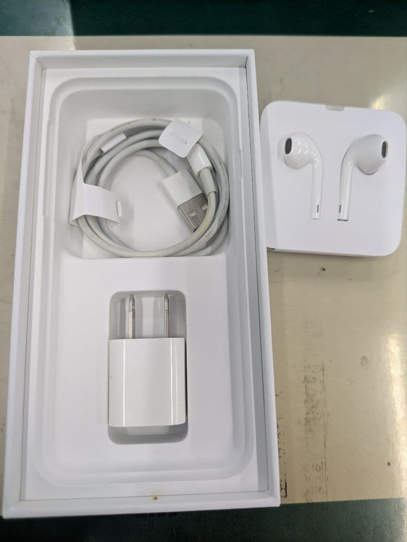 Apple iPhone SE (第2世代) ホワイト 64GB 本体