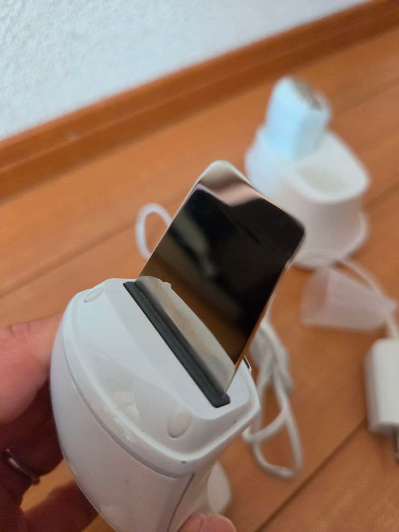 美顔器 超音波洗浄機 ホワイト 充電器付き