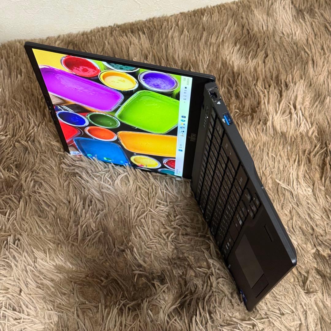 11世代Core i7 Office2024 富士通モバイルノートPC