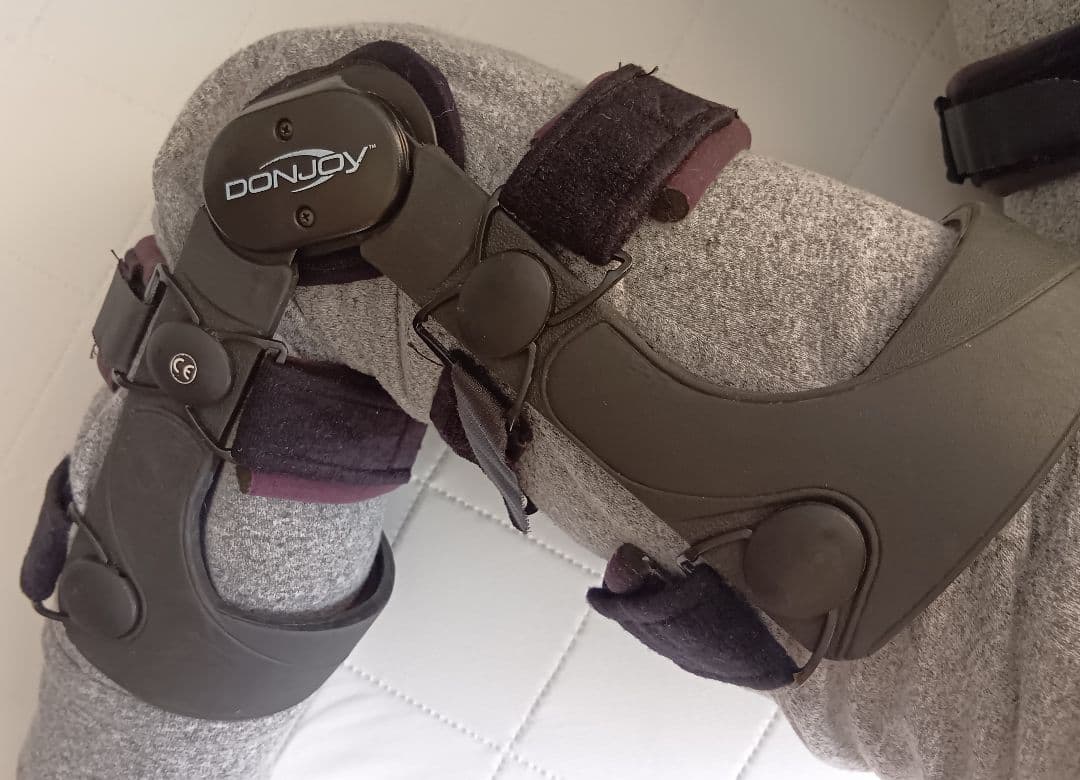 DONJOY 膝サポーター 左足用 ドンジョイ 医療・競技用 ウェイクボード
