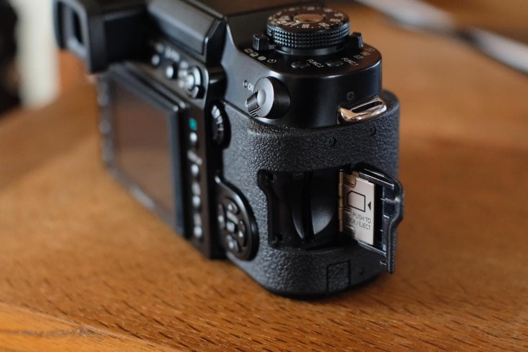 Panasonic LUMIX DMC-L1 動作確認済み