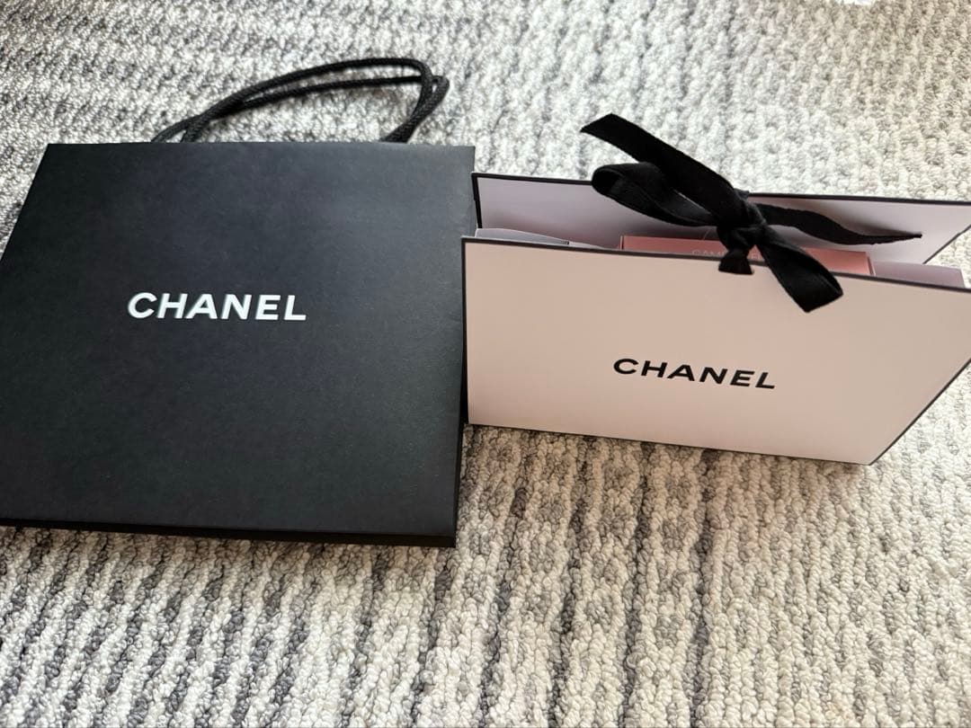 シャネルCHANEL 限定品チークカラー、リップクリーム　2点セット