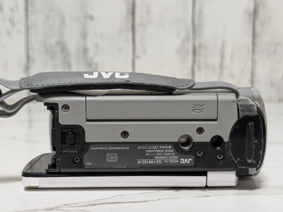 ② JVC　GZ-HM133　ホワイト　SDカード付き