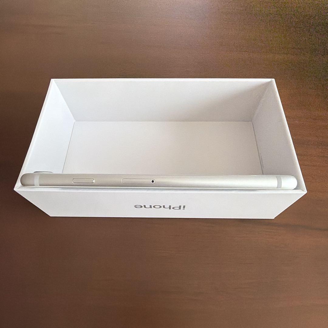 【美品】Apple iPhone 8 ホワイトシルバー 箱付き