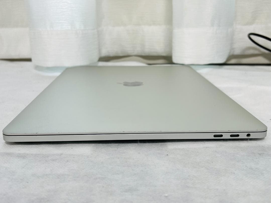 MacBook Pro 2017/15インチ★i7/16GB/512GB/560