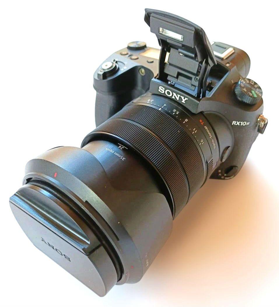 【SONY RX10 IV】動作確認済・撮影良好／底面破損あり(三脚取付可能)
