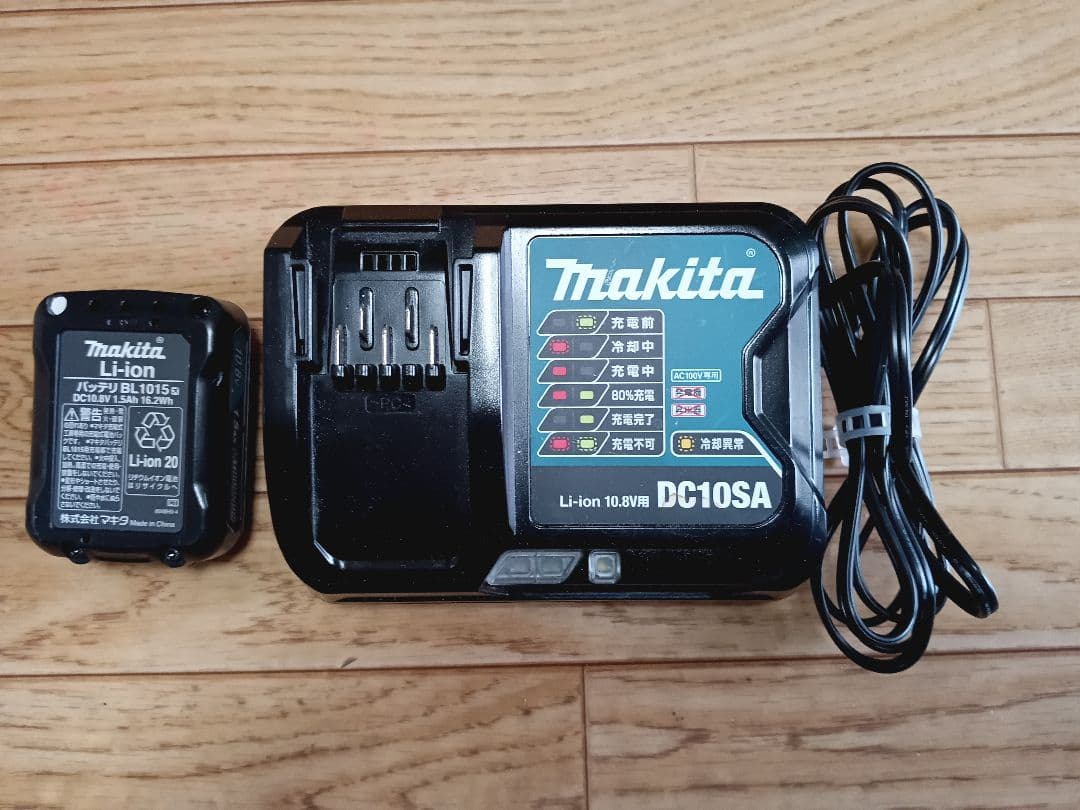 マキタ CL106FD 充電式クリーナー　バッテリー、充電器付