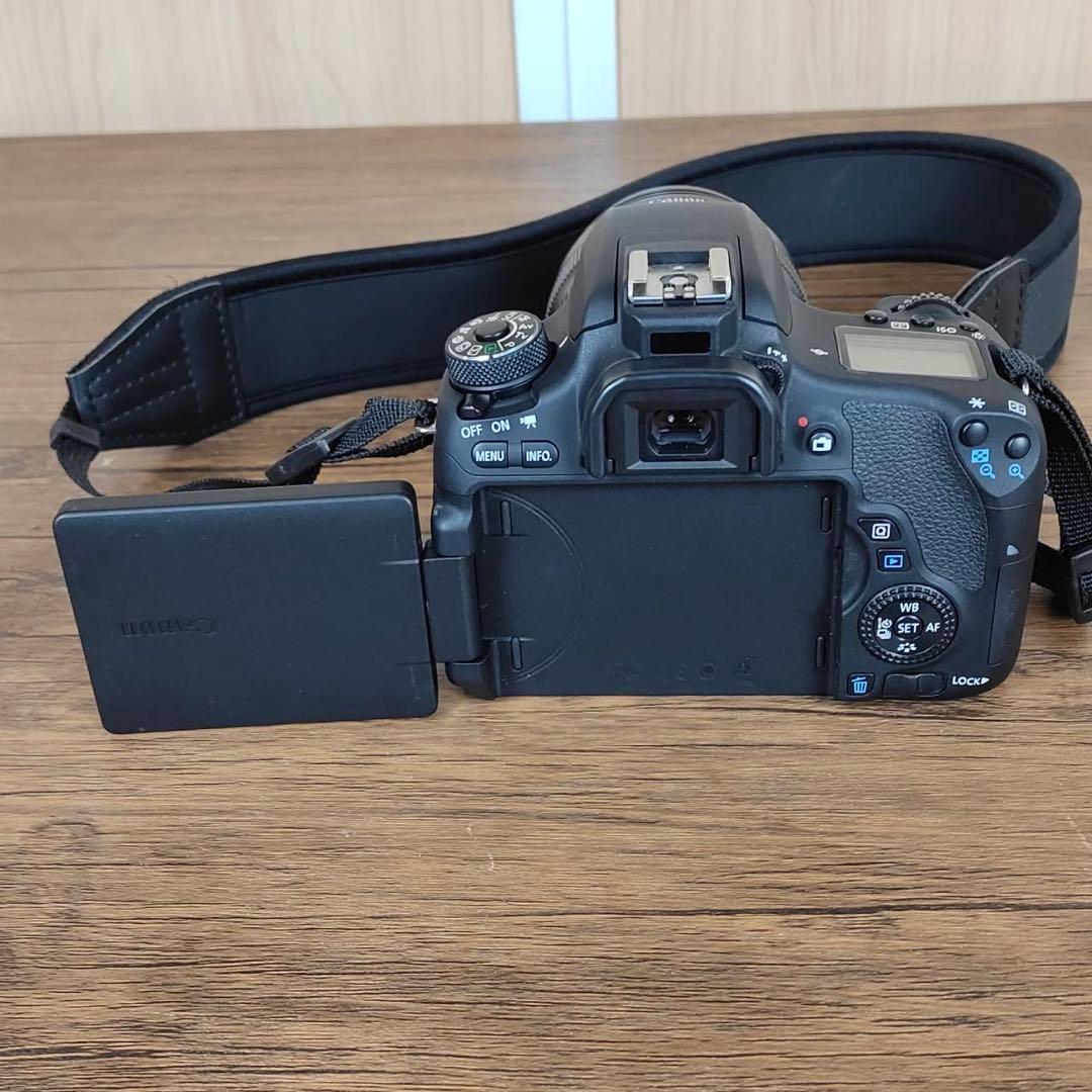 【匿名発送】Canon EOS 8000Dレンズ　充電器付　デジタル一眼レフ