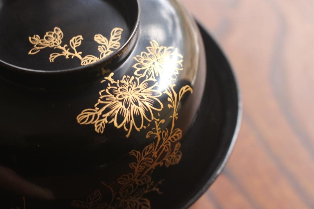 時代逸品！端正な時代黒漆に極上菊蒔絵の映える大椀2点（検懐石道具蒔絵椀茶道具