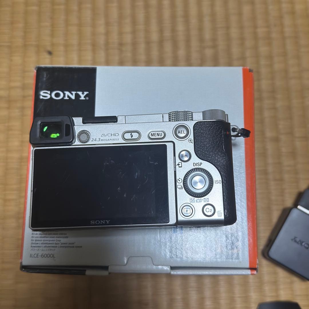 SONY α6000 シルバー Eマウントレンズ付き