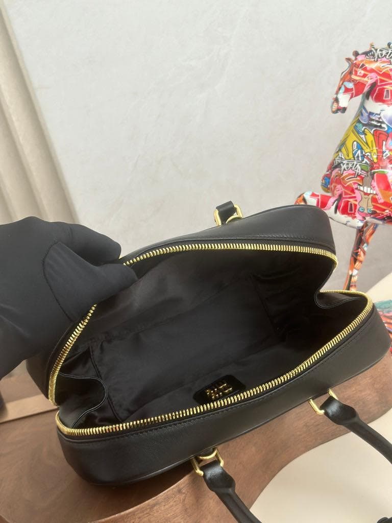 miu miu ブラック プリーツ クラッチバッグ