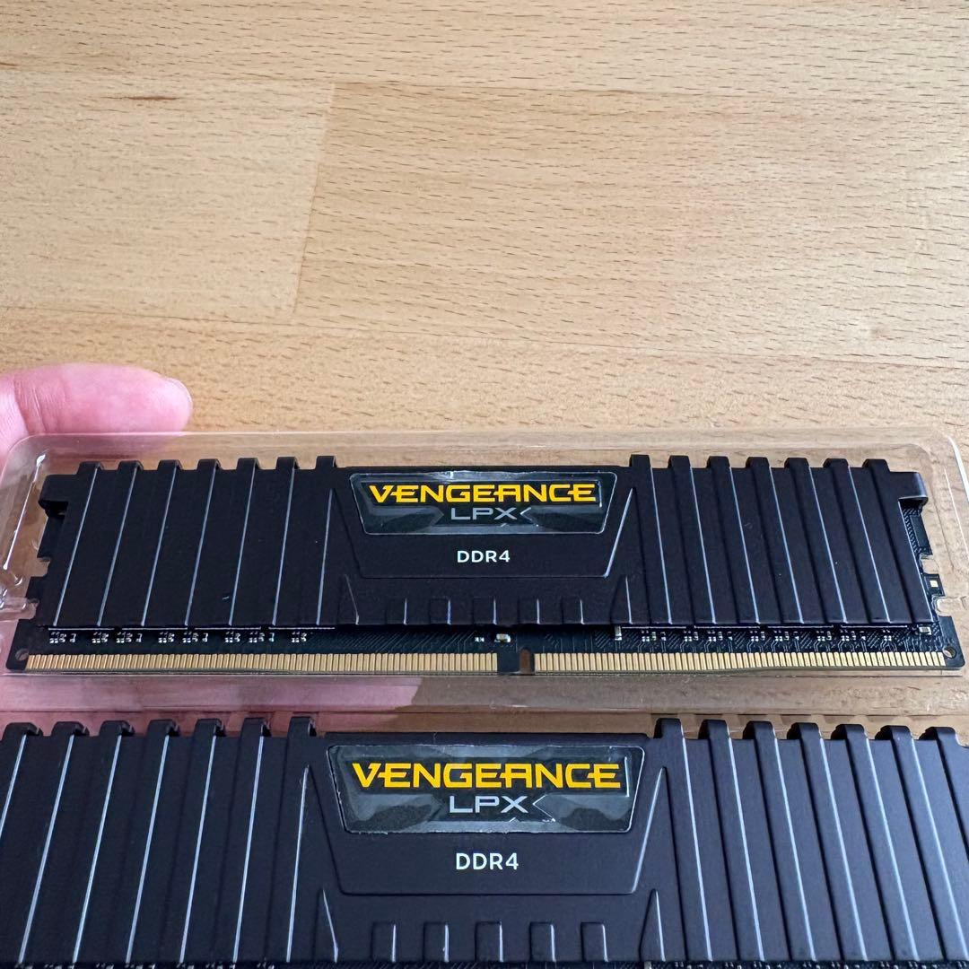 【新品】CORSAIR DDR4-2666MHz 8GBx2枚キット