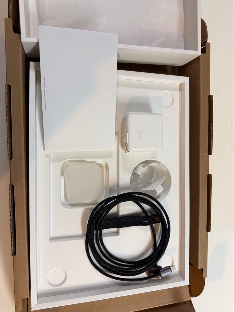 M2チップ搭載 13インチMacBook Air スターライト8GB 256GB