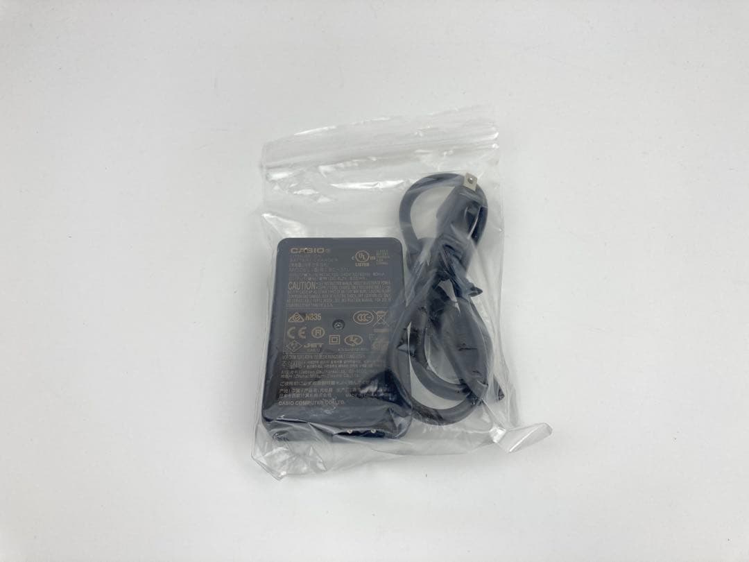 【極上美品】CASIO EXILIM EX-Z1050SR シルバー コンデジ