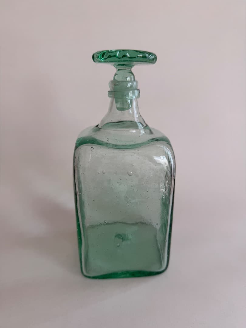 小谷眞三　倉敷ガラス　角瓶　薄緑