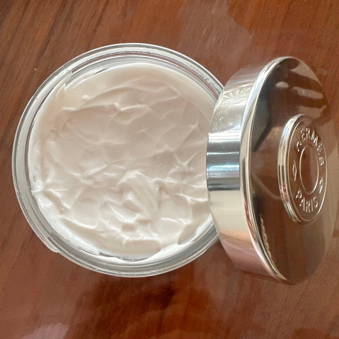 バレニア　パフュームドHERMES ボディクリーム ホワイト　200ml