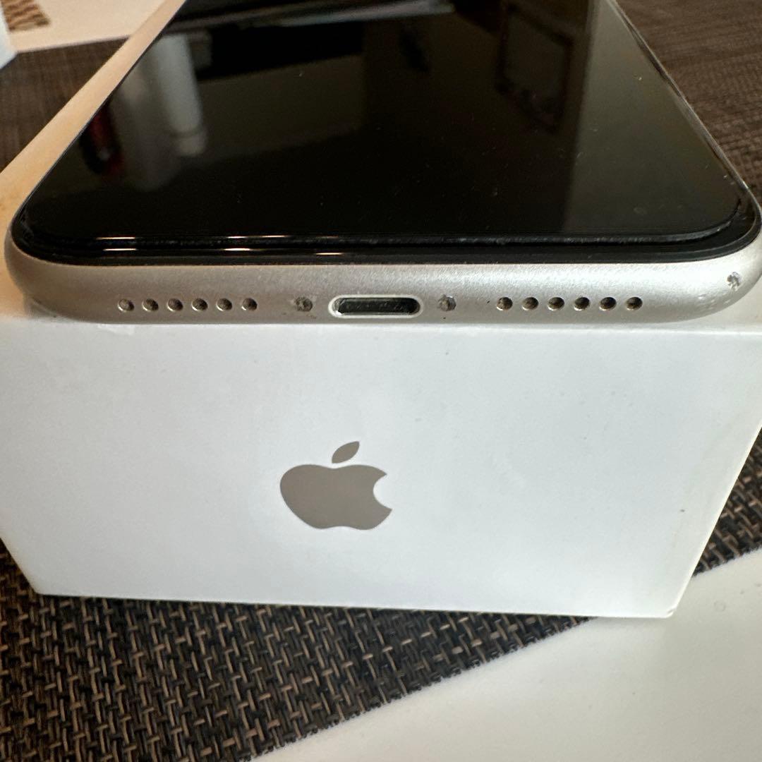 iPhone 11 ホワイト