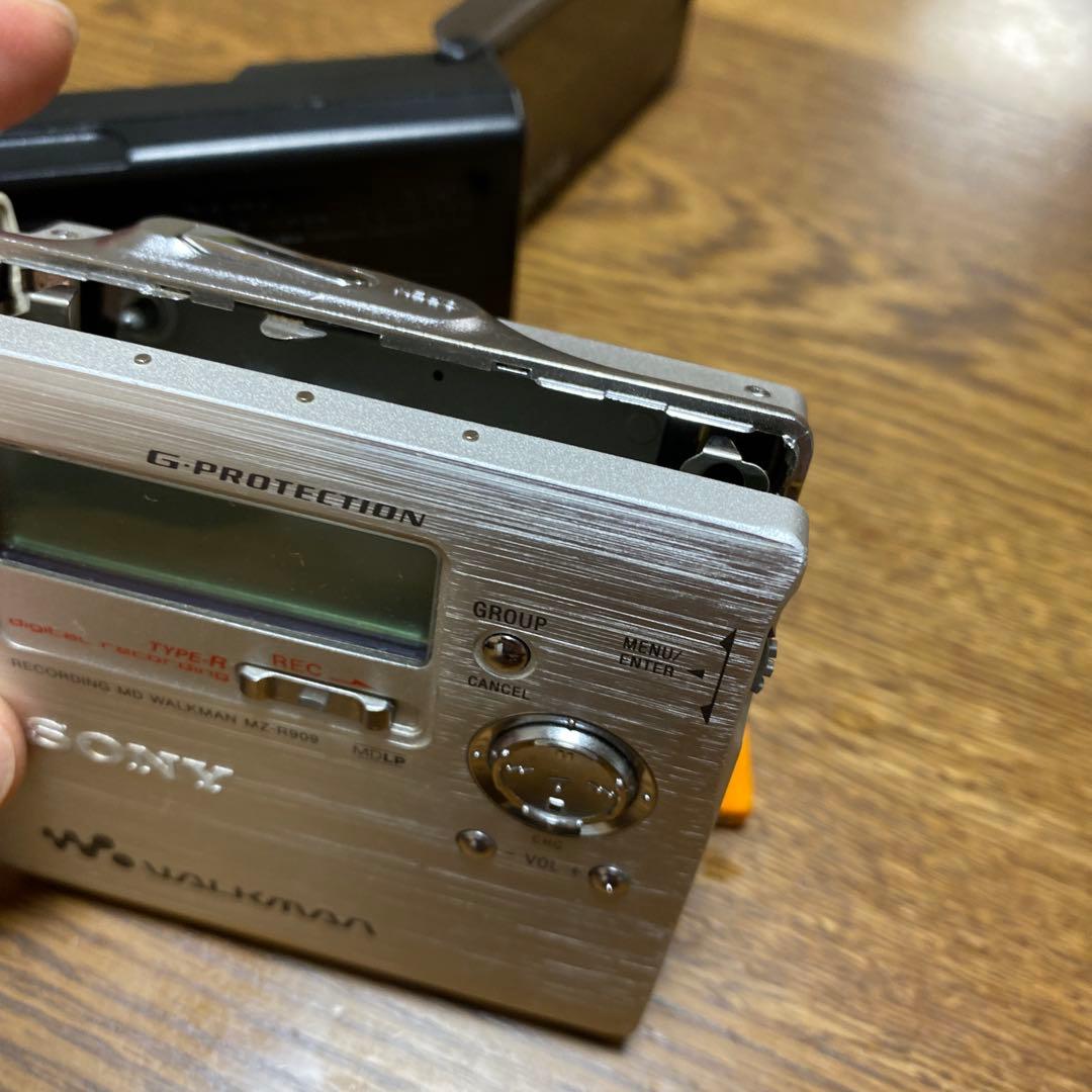 SONY MD ウォークマン　MZ-R909 ジャンク　動作未確認　充電機付き