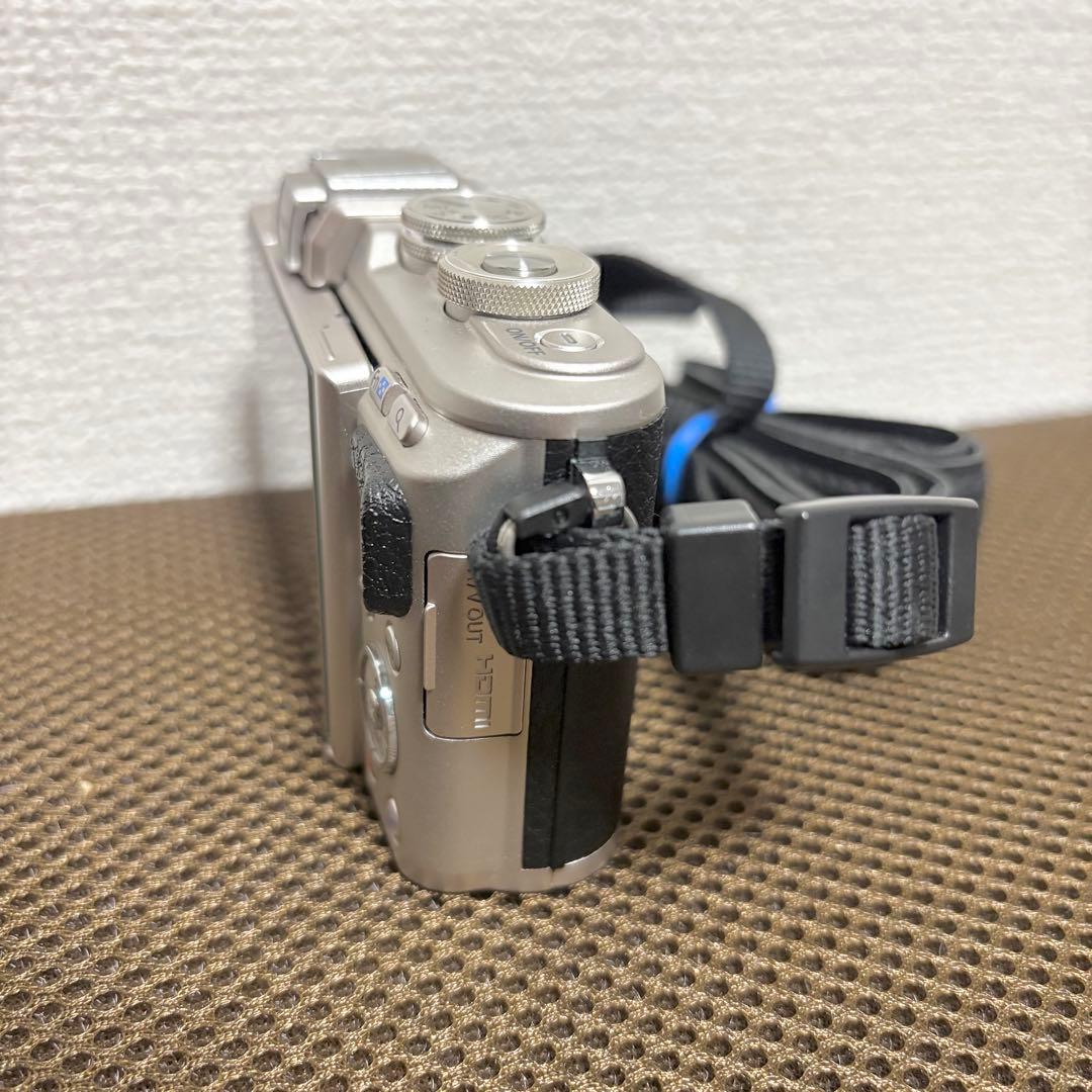 【美品】OLYMPUS PEN E-PL8 ボディ 充電器 オリンパス