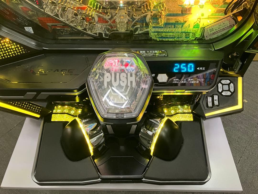 スマパチ実機 パチンコ e ルパン三世vs キャッツアイ ユニット付⭕️送料無料⭕️