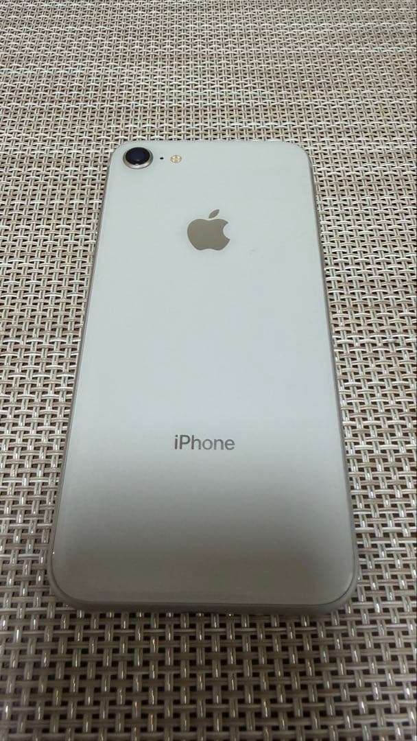 Apple iPhone 8 シルバー 本体　64GB