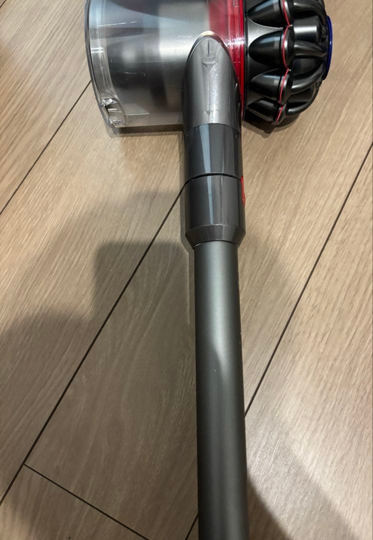 ダイソン V7 コードレス掃除機 本体と付属品 スタンド付き バッテリー交換済み