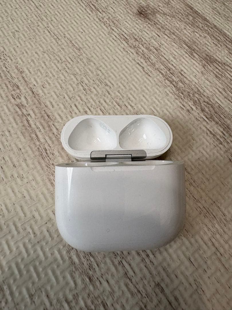 AirPods 充電ケースのみ